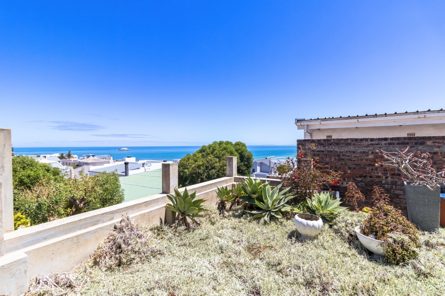 4 Bedroom Property for Sale in Yzerfontein Western Cape